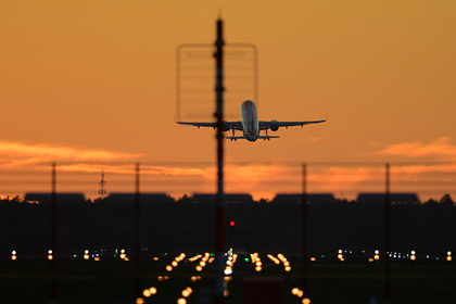 Летевший из Стокгольма в Москву пассажир попытался выбить иллюминатор