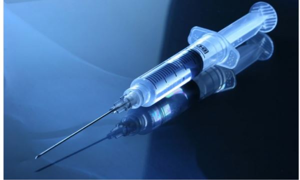 На фармбазу Петербурга доставили новую партию вакцины «Спутник V»