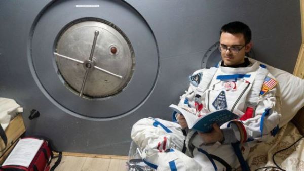 Представитель ESA считает эксперимент SIRIUS-21 частью подготовки полета европейского астронавта на Луну