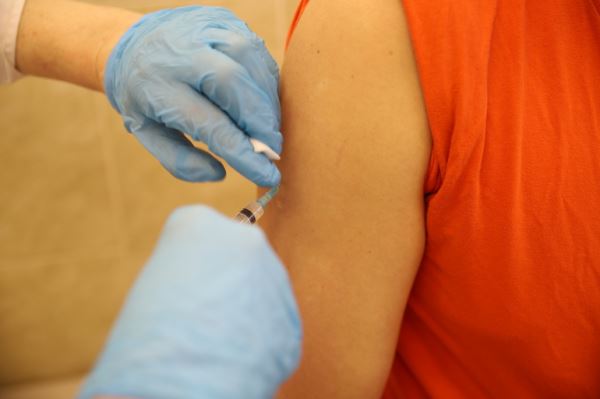 Региональные власти признались, сколько вакцинированных попало в больницы
