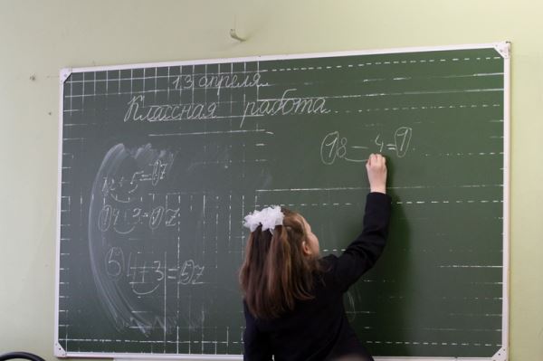 Российские школьники не смогут участвовать в массовых мероприятиях до января 2024 года