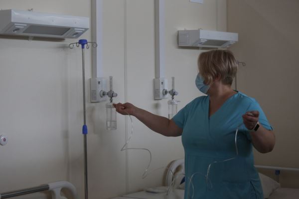 Врачи и медсестры в Ленобласти каждый месяц будут получать по 15 тысяч на оплату аренды квартиры