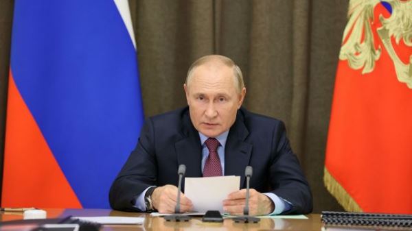 Путин обсудил госпрограмму вооружения и конверсию